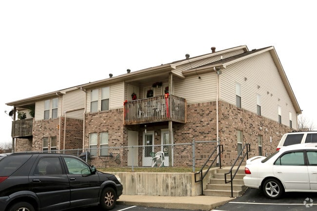 Derbytowne Apartments - Derbytowne Apartments