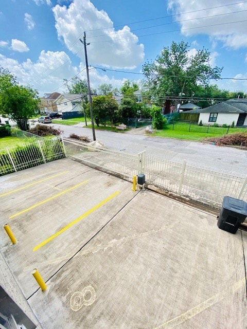 Building Photo - 4701 Bell St Unit 10