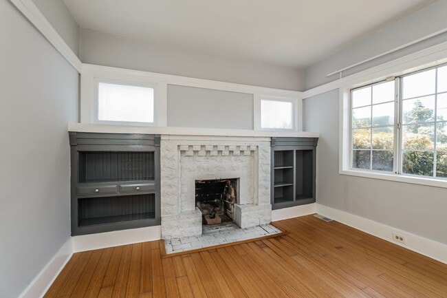 Photo - Beautiful 1918 Oakland Home!!
