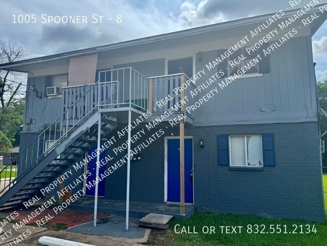 Building Photo - 1005 Spooner St Unit 8 Rental