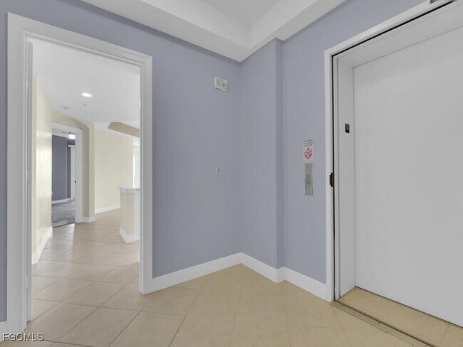 Photo - 2745 First St Unidad 1006