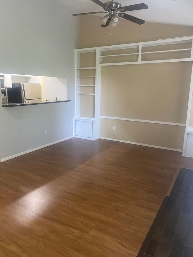 Photo - LAW SCHOOL SPECIAL - 1BD PLUS STUDY / 2BD/1BA