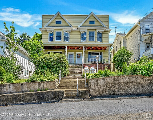 Building Photo - 176 Johnson St Rental