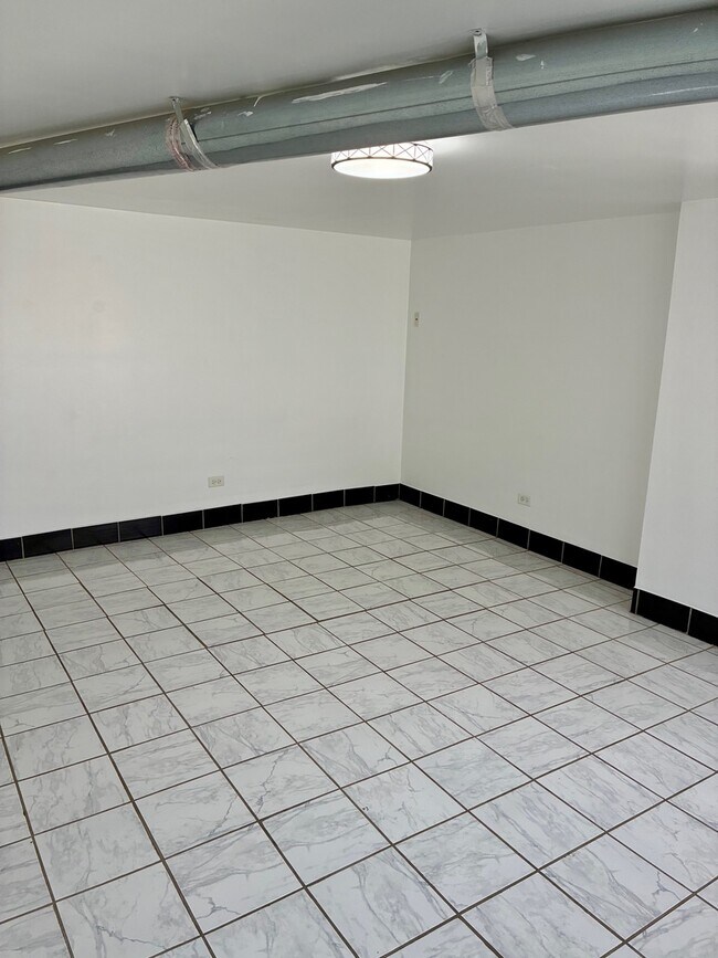Photo - 1111 N Leclaire Ave Unit B