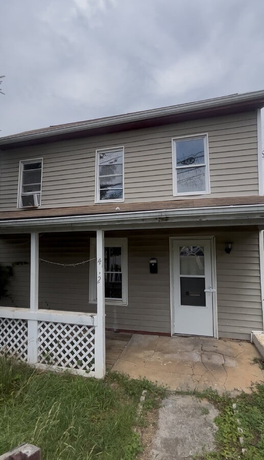 Photo - 472 Hill St