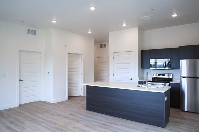 Photo - 25th and Quincy