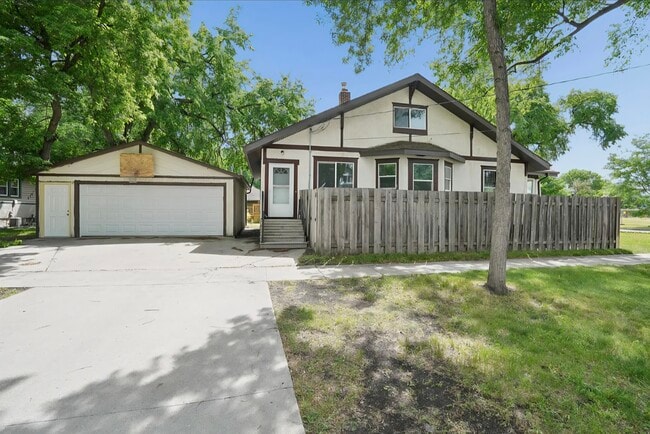 Photo - 223 11th Ave N