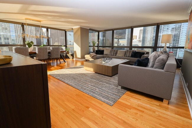 Photo - 360 E Randolph St