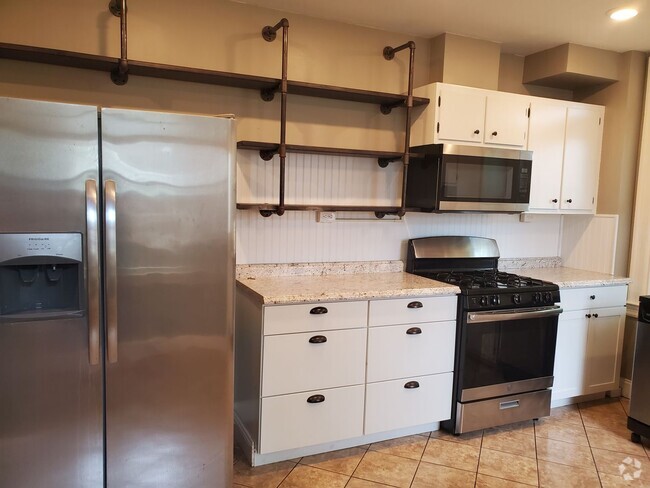 Building Photo - Beautifully Updated 5 Bedroom 1.5 Bathroom... Rental