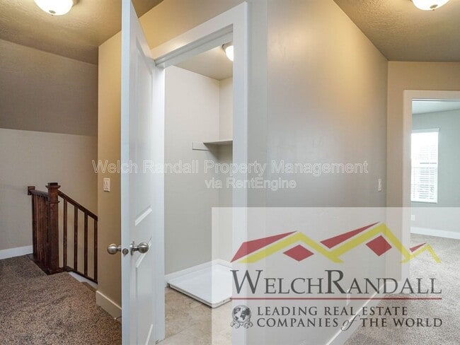 Photo - 2542 Andover St