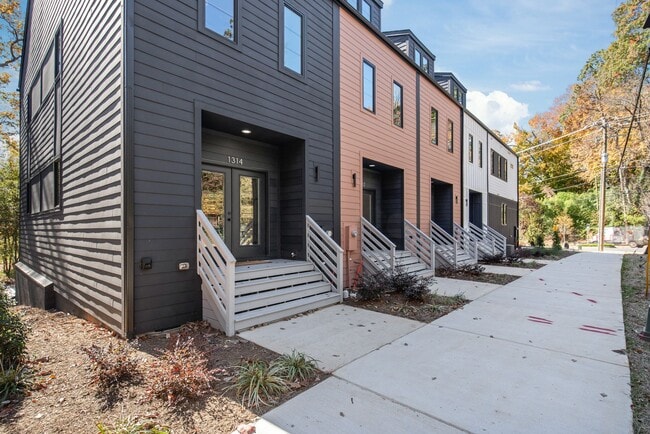 Building Photo - Move-In Ready Designer Townhome — Furnishe...