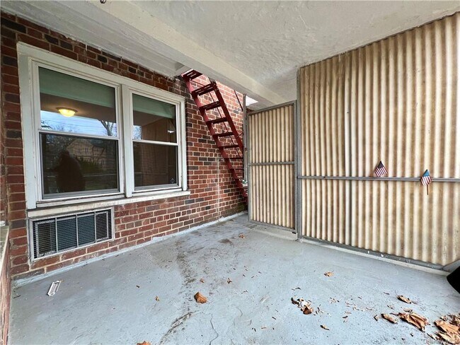 Photo - 700 Scarsdale Ave Unit 2V