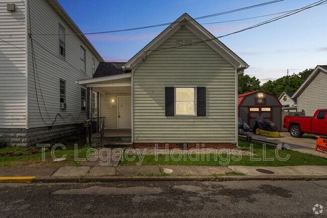 Building Photo - 127 Denham St Rental