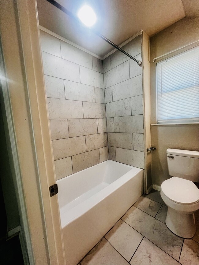 Photo - 809 Whitehead Ave