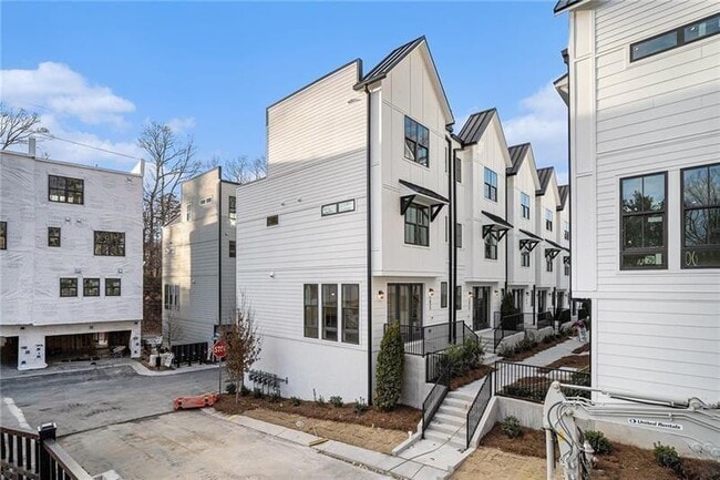 Building Photo - 1823 Gotham Ln NE