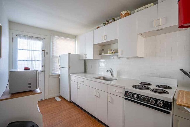 9 28th St E Unit 1 (WINTER RENTAL ONLY)