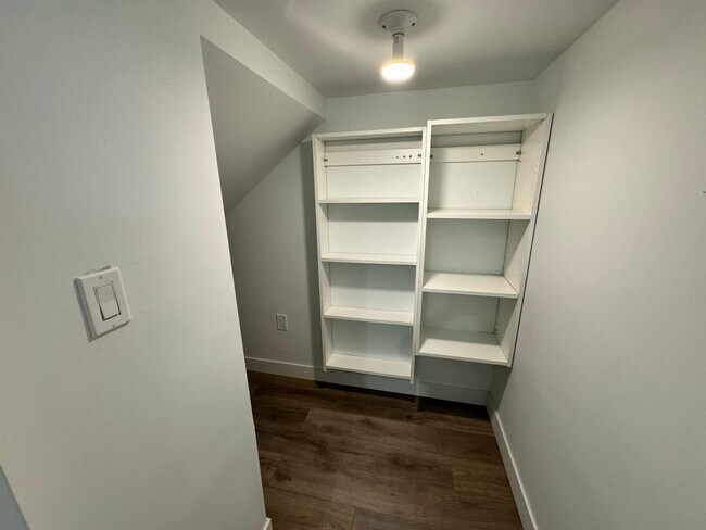 Photo - 9361 164A St