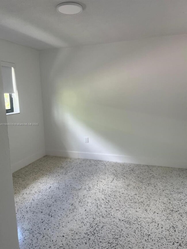 Photo - 1484 NW 15th Ave Unidad 8