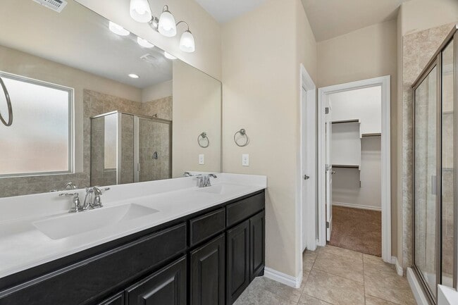 Photo - 3 bedroom 2 bath near Paycom!