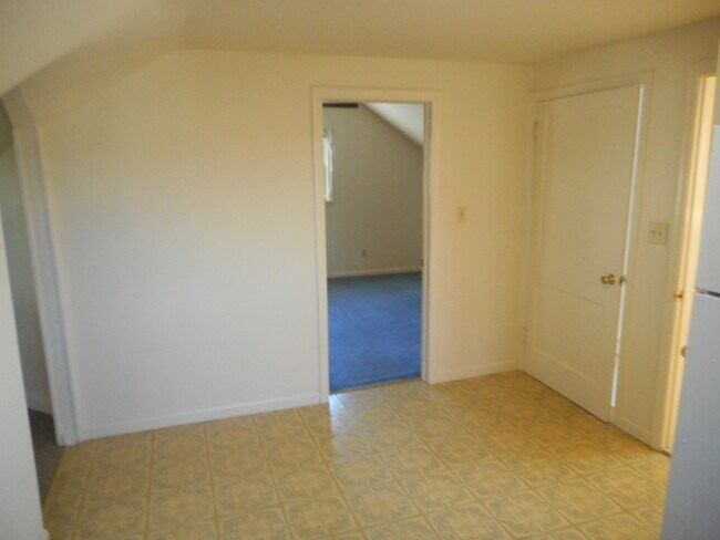 Kitchen dining area - 107 Garside Ave Unit 2