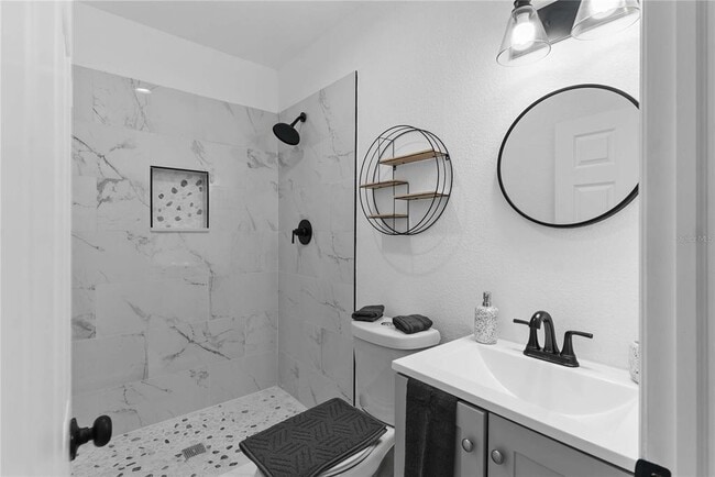 Photo - 412 Harwood St