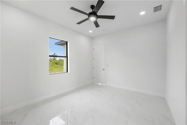 Photo - 744 Oakridge Ave S