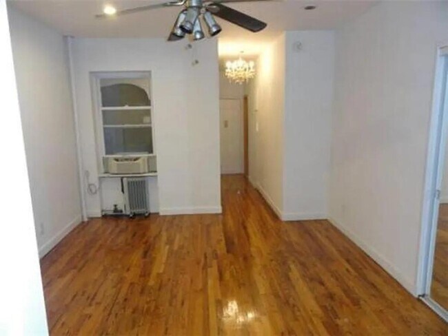 Photo - 229 W 16th St Unit 2D