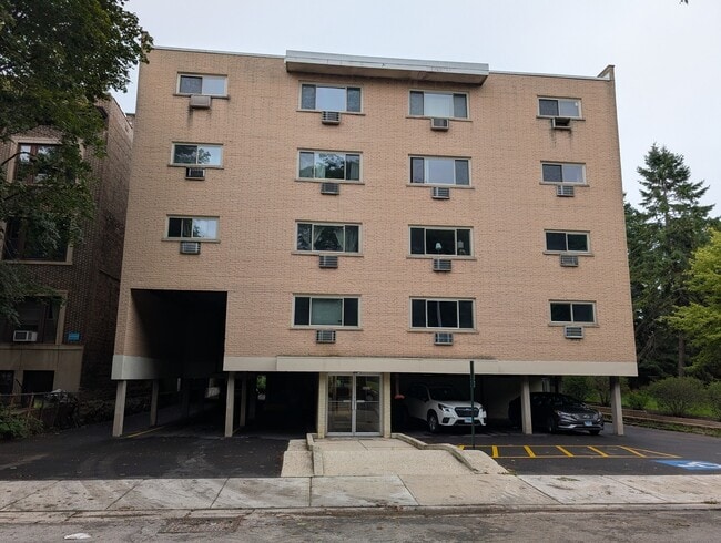 Building Photo - 4939 S Dorchester Ave