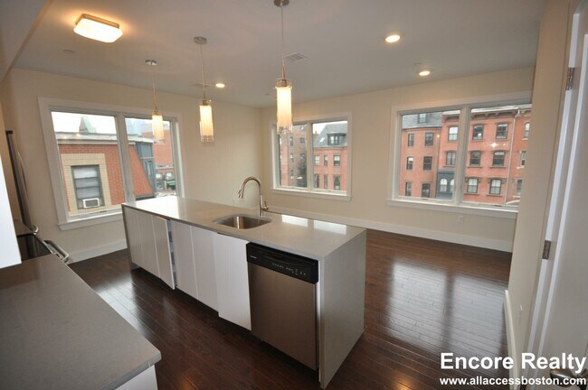 Building Photo - 659 Massachusetts Ave Unit 6