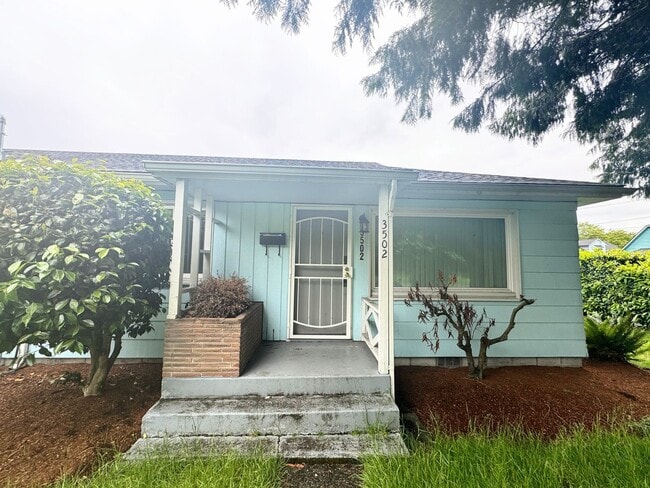 Building Photo - Dudley 3502-3504# Unit 3502
