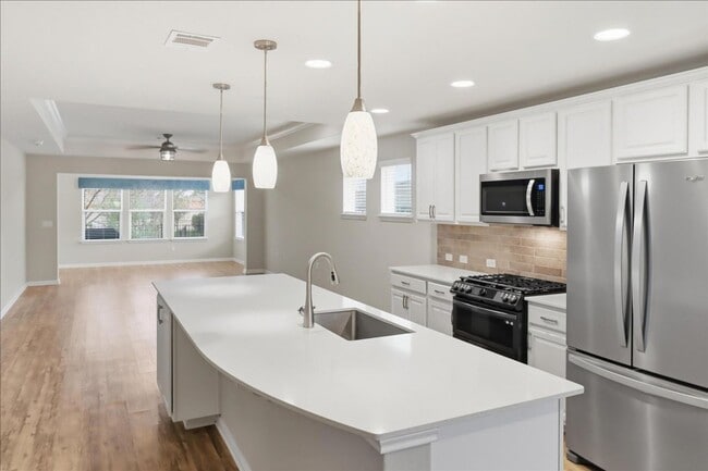 Photo - 532 Hereford Ln