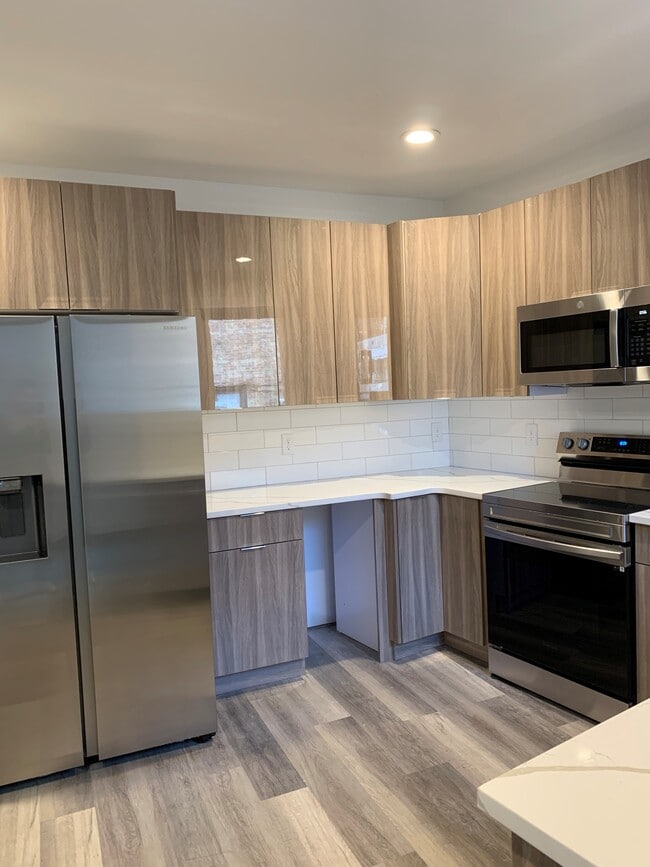 Photo - Busy Corner Unit 204