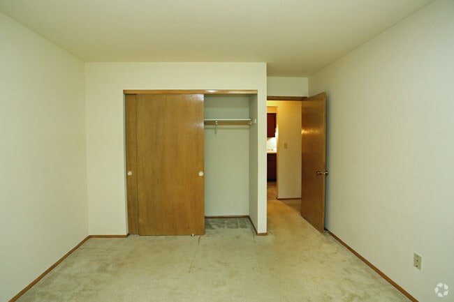 Second bedroom - Oak Park Apartment Homes