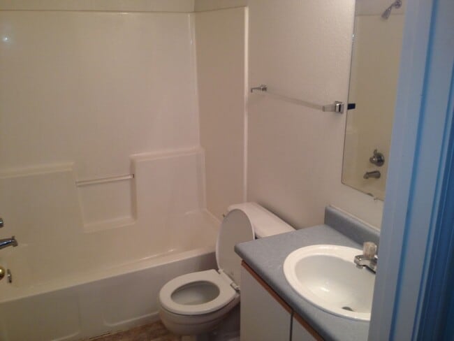 Photo - 2220 S Amy Ave Unidad 2220 S Amy Ave #201