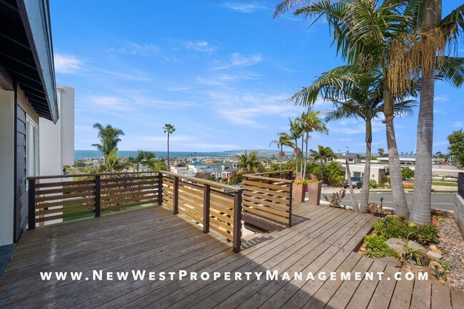 Photo - Ocean Beach 2 Bedroom + Bonus Room. Panoramic Water Views!