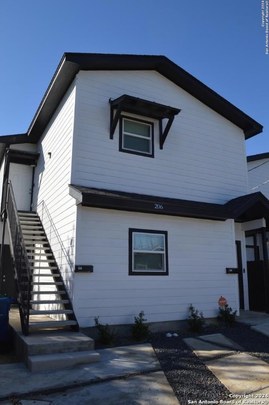 Photo - 206 Roberts St