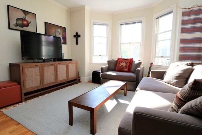 Building Photo - 8 Caldwell Ave Unit 3