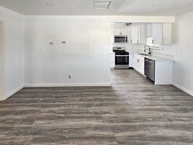 Photo - 327 W Haloid Ave