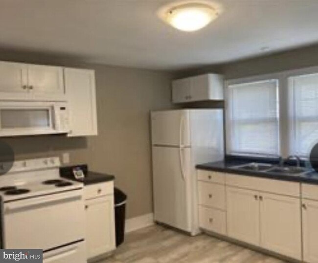 Photo - 915 William St