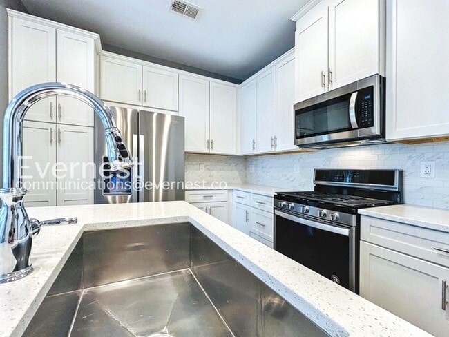 Spacious 3 Bed, 2.5 Bath Town Home with Attached Garage | Pet Friendly