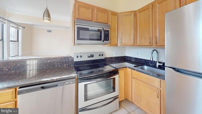 Building Photo - 315 Evarts St NE Unit T6