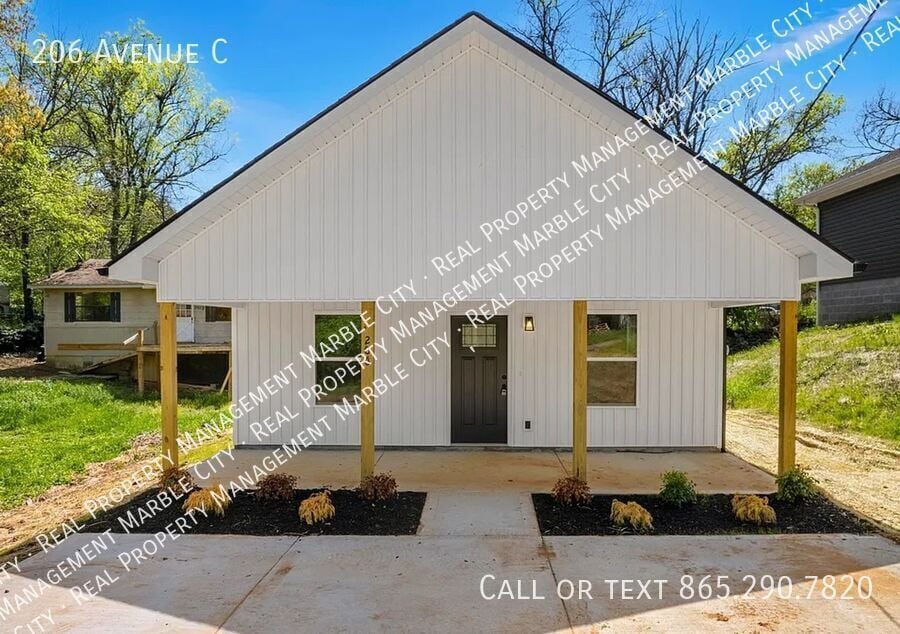 Photo - 206 Avenue C-