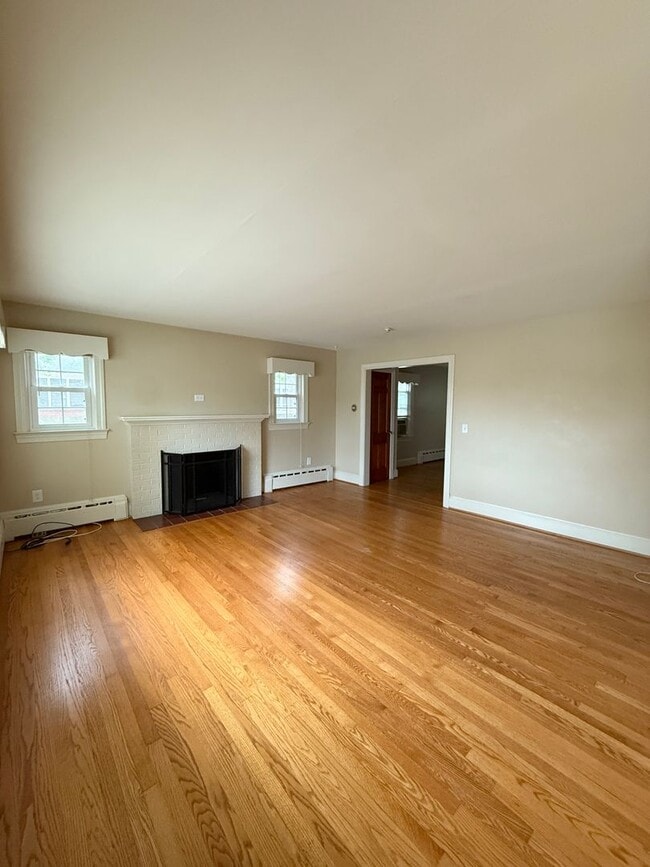 Photo - Spacious 3 Bed Duplex in Downtown Frederic...