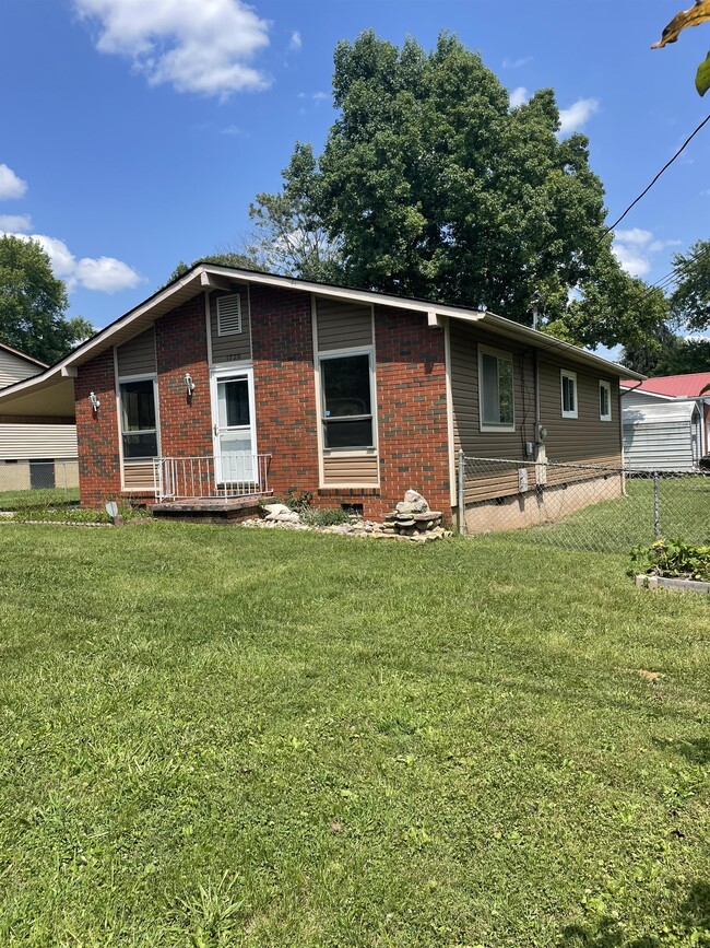Photo - 1728 Garden View Ln
