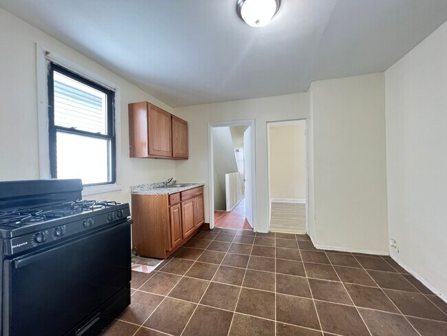 Photo - 608 S Park St Apartments Unit 2