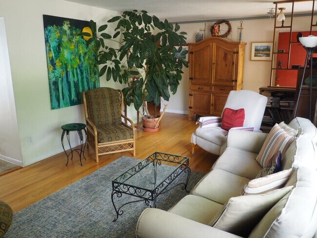 Photo - Fully furnished Three Bedroom Ranch Home in South Boulder available June 1st-December 15th, 2025.