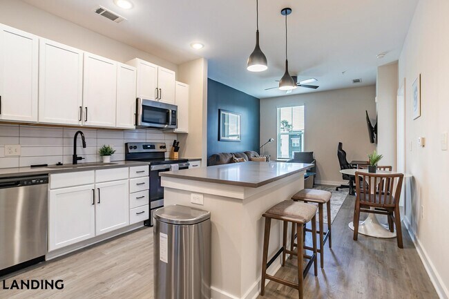 Photo - 1270 Hillcrest Dr Unit 3-3417