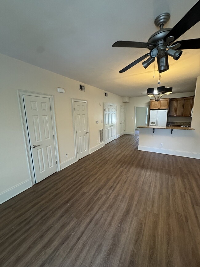 Photo - Huge 3-bedroom 2.5-Bathroom Condo Near parks and restaurants Unit 1215