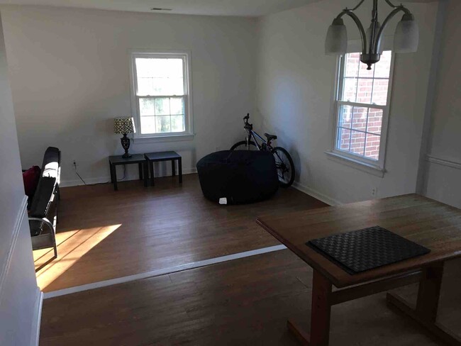 Photo - 112 Camelot Ct