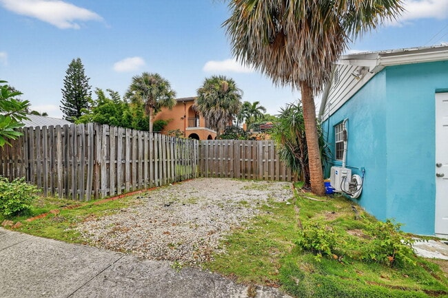 Photo - 1330 S N St